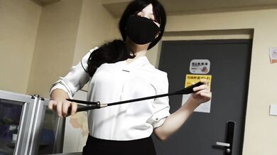 饥渴女上司性凌辱下属，办公室潜规则，高跟鞋sm踩肉棒