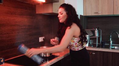 Luna Roulette's saucy payback turns into a spicy Italian threesome (FULL)