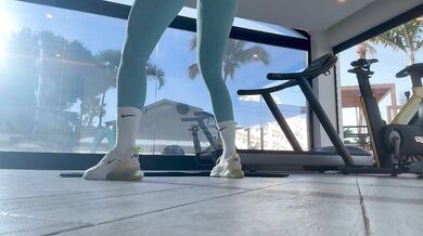 Fit Teen Bubble But Fucks her Personal Trainer after the Gym - Who is Lilly