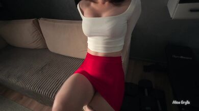 EXTREME SQUIRT warning: cute teen soaked the whole room!