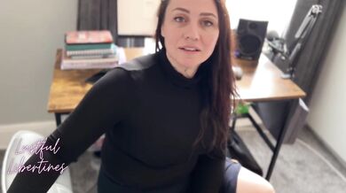 Creampie Stepmom while she takes a work call