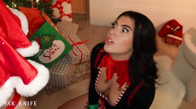 Naughty elf spreads her legs to save Christmas - Gal Ritchie
