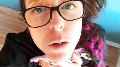 Random Pissing Fun with Nerdy Faery