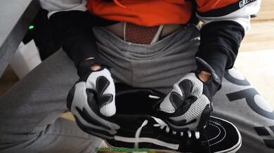 Fun with Vans Sk8erhigh, jerking inside