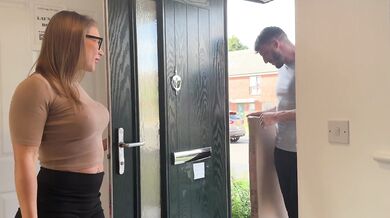 CALLIE ROKS NAUGHTY HOUSEWIFE GETS FACIAL FROM DELIVERY MAN CHRIS