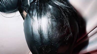Kinkybliss's half-sister with a huge ass and tits was going to her boyfriend's house naked, but I fucked her rough and came on her leather coat