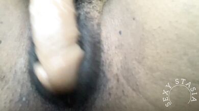 Ebony rubs her pussy with a dildo and squirts hard