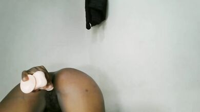 faomar showing her sexy curvy body and nice tiries