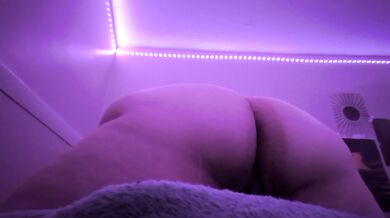 NEEDY BBW GRINDS ON DILDO