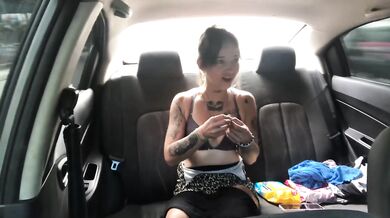 My friend undresses in my car, showing her breasts, eager for a penis.
