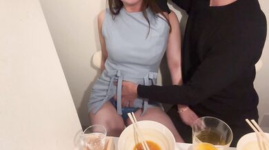 個室居酒屋で手マン、美乳オッパイを揉みまくり