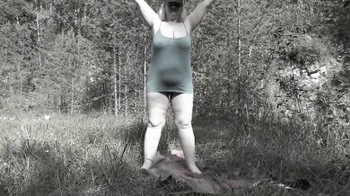 Mature granny BBW milf with big saggy tits and hairy pussy does gymnastics outdoors