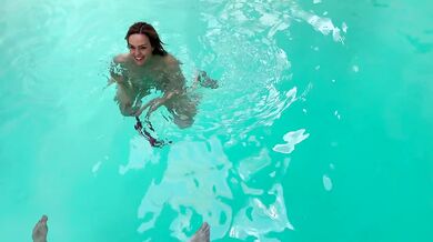 Wife gets spitroasted at public pool ending in huge double facial / Amateur hotwife