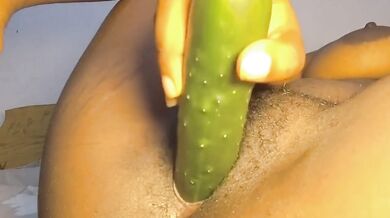 It was morning I took a nice cucumber and I put in my pussy
