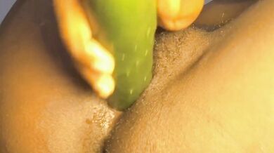 It was morning I took a nice cucumber and I put in my pussy