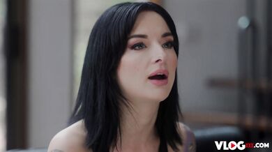 Tattooed Babe Lysagna Del Ray Shows Her BTS Erotic Performance