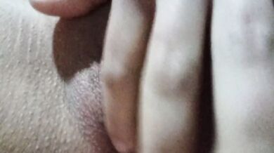 I am very horny who wants to play