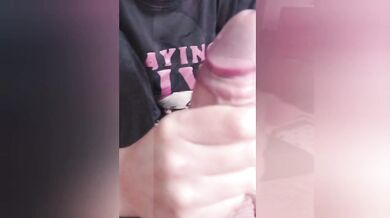 My girlfriend gives me a delicious handjob and make me cum