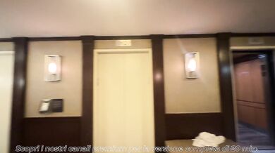Avventura HOT in Hotel - ANALE DURO e SQUIRT incredibile con sconosciuto