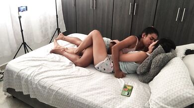 I play with my friend in the room until we have sex