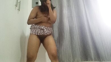 PERVERT STEPMOTHER MASTURBATES AND WANTS TO FUCK AND HAVE THE COCK INSIDE HER PUSSY