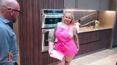 Bent Her Over Before Her Parents Showed Up For Thanksgiving Dinner ~ Skylar Vox