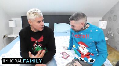 Card Games Turns Ino Taboo Anal Creampie Threesome For Squirt Machine Maddy Black On Christmas Eve - Immoral Family 4k