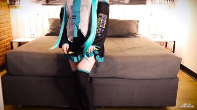 MY HATSUNE MIKU WAS FUCKED HARD - Bella Hentaigirl