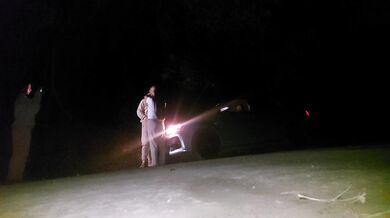 Driver has sex with two female passengers on the road.