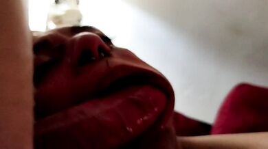 Garganta profunda, anal con masajes en el clitoris y toda la leche en mi cara. SEXO EXTREMO !!!