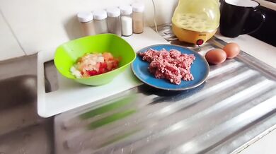 TUTORIAL ON HOW TO COOK WITH MY HOT COLOMBIAN STEPSISTER ( SEXUAL ENDING ) - ANDREANDVICTOR