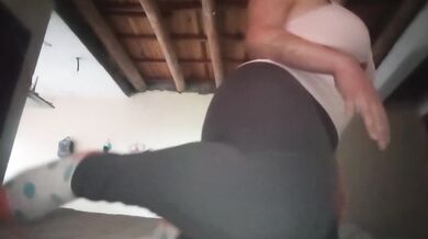 Bailo muy rico y termino con una paja
