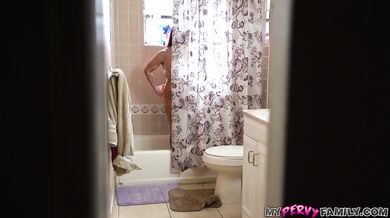 Grrrr I Gave My Slutty Stepsis What She Wanted - Lexy Bandera - MyPervyFamily