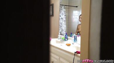 Grrrr I Gave My Slutty Stepsis What She Wanted - Lexy Bandera - MyPervyFamily