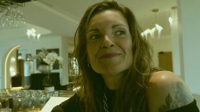 I met a french milf at the hotel bar and fuck her in my room