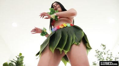 Thick Dick Covers Angel Gostosa In Oil And Cum