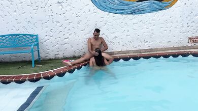 THE NEIGHBOR LEAVES HER HUSBAND AT HOME TO FUCK THE FIRST SEE IN THE POOL