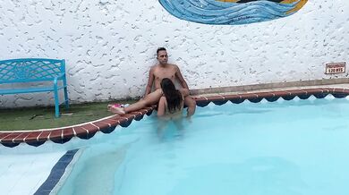 THE NEIGHBOR LEAVES HER HUSBAND AT HOME TO FUCK THE FIRST SEE IN THE POOL