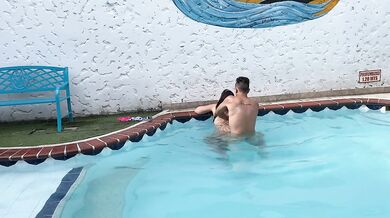 THE NEIGHBOR LEAVES HER HUSBAND AT HOME TO FUCK THE FIRST SEE IN THE POOL