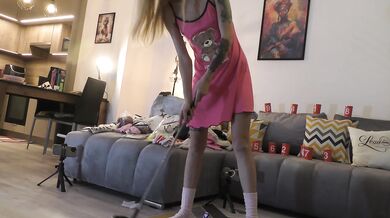 Hot and Sexy Mini Golf Girls Contest in a Handjob Challenge to make a cock Cums first Game