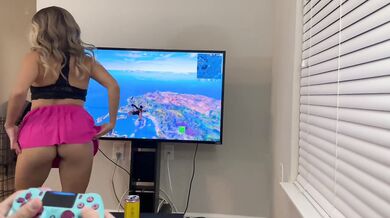 POV Bratty Latina Stepsis w Big Ass distracts gamer with Sexy Twerking Fuck and Explosive Facial