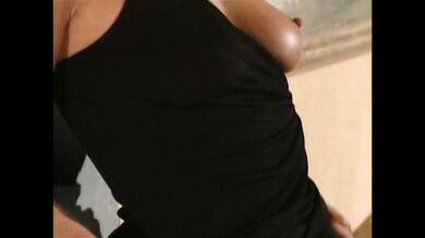 Double penetration for a sexy housekeeper