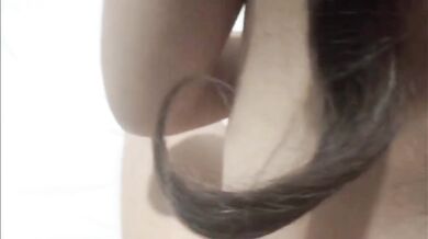 VIDEO CASERO REAL!! Padrastro llega del trabajo y se folla a su hijastra de A PERRITO le echa sus mecos en las nalgas!!