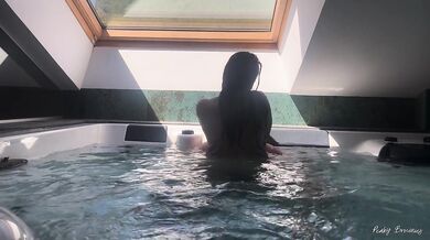JACUZZI FUCK Who Wanna Join Us? - Peaky Brownies