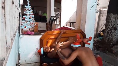 I know how to please my friend's husband. In the middle of Christmas