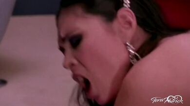 Brunette Stunner Tera Patrick Gets Her Pussy Wrecked Rough!