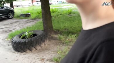 Stranger girl gave me hot blowjob in entrance