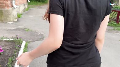 Stranger girl gave me hot blowjob in entrance
