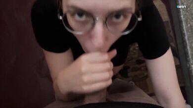 Stranger girl gave me hot blowjob in entrance