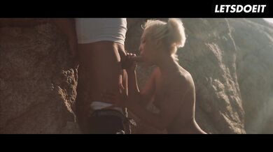 Sexy Teen Cecilia Scott Fucks Her Man By The Beach - LETSDOEIT